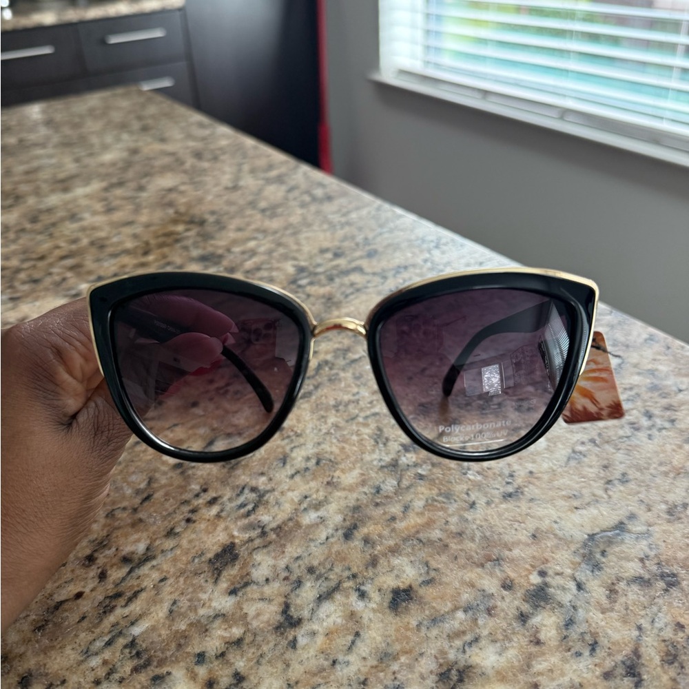 Black & Gold Statement Sunglasses | Chic Cat-Eye Style | 💯UV Protection - Picture 6 of 8